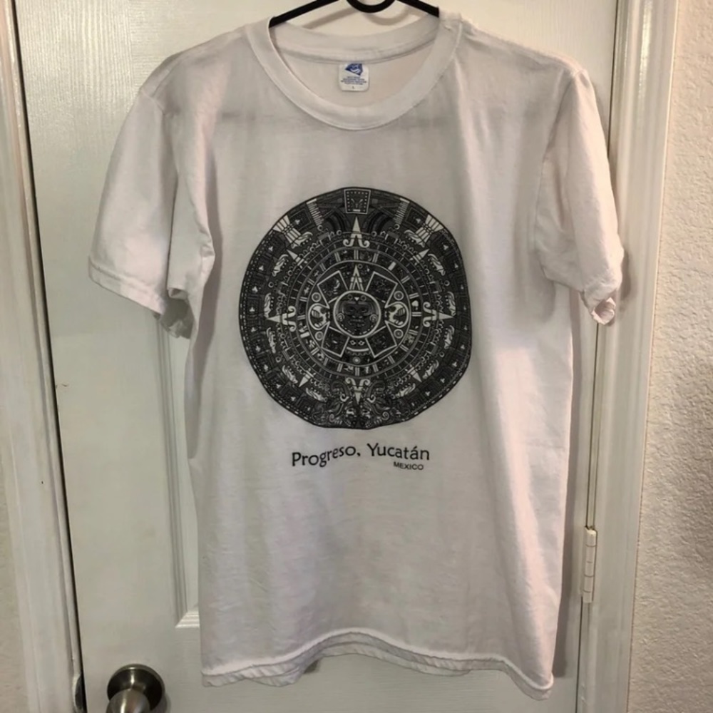 4/$20! Mexican Aztec t-shirt women’s L